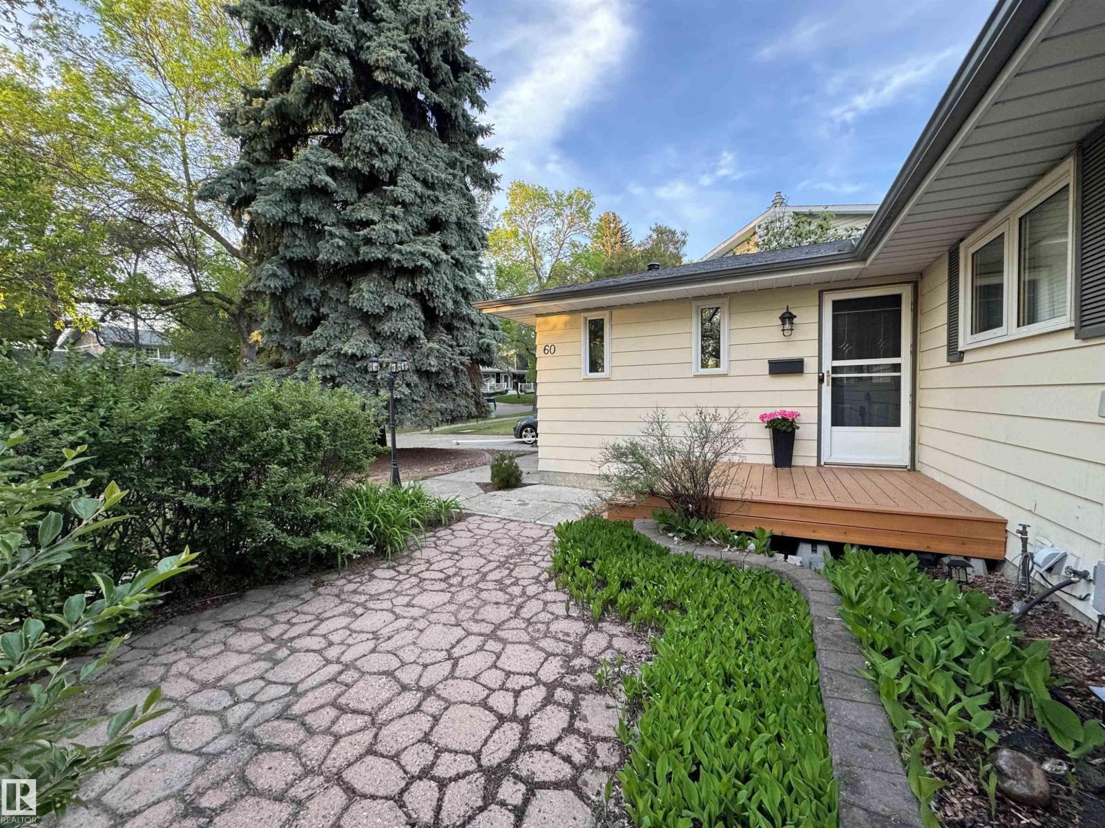 Single Family House Bungalow for Sale in  Bellevue CR St. Albert 