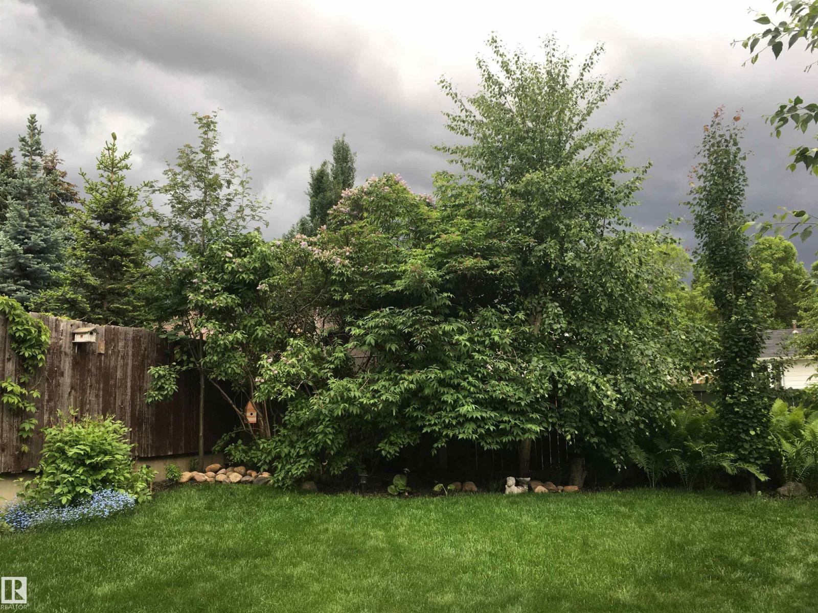 Single Family House Bungalow for Sale in  Bellevue CR St. Albert 