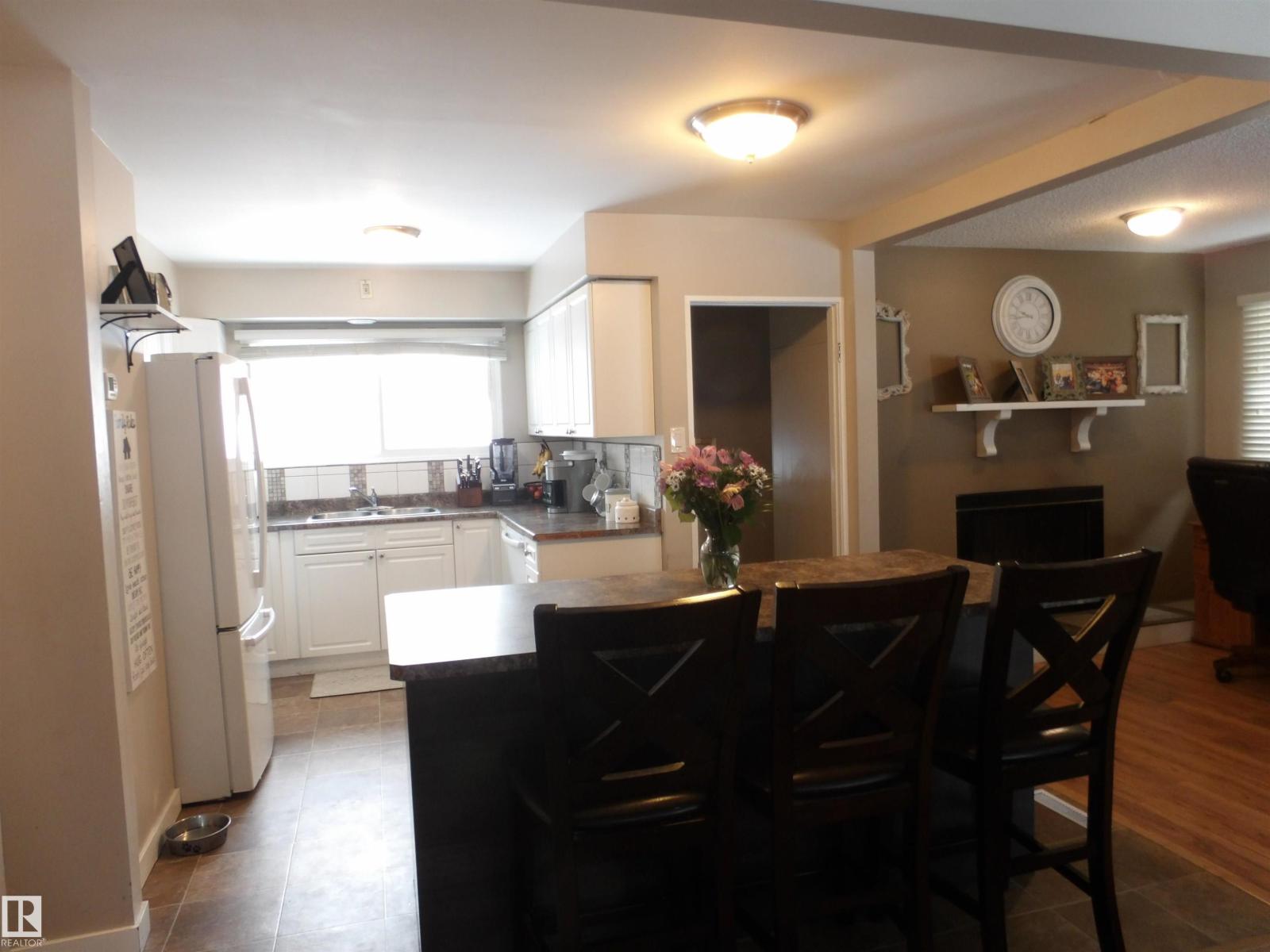 10792 165 ST NW, Edmonton