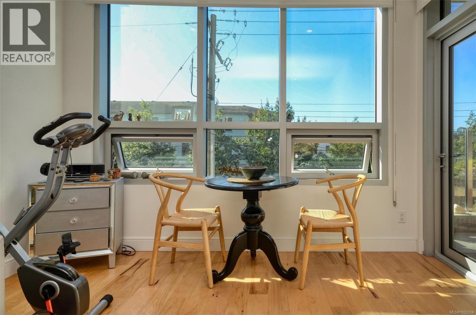 203 916 Lyall St, Esquimalt