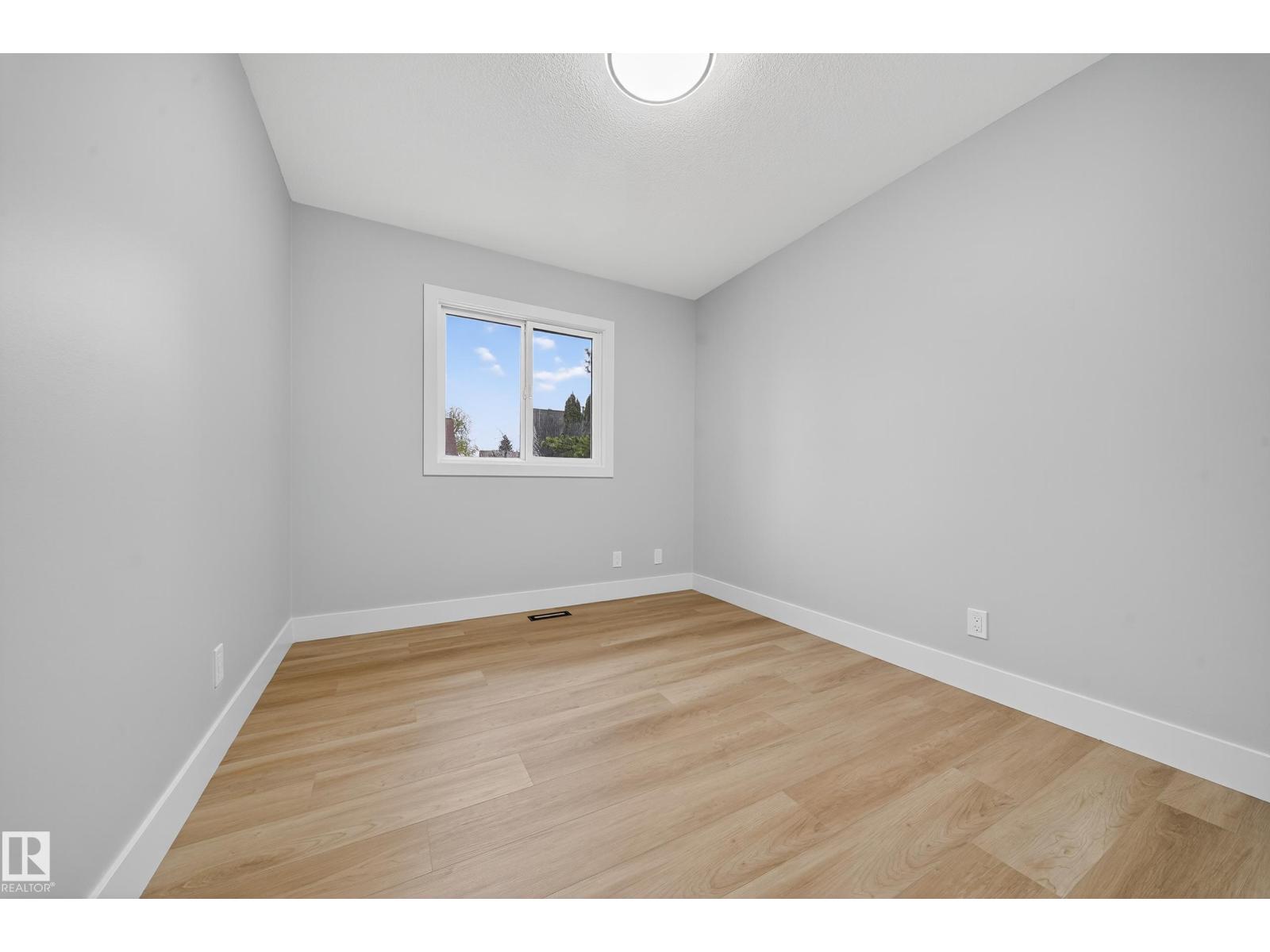 7820 22 AV NW, Edmonton