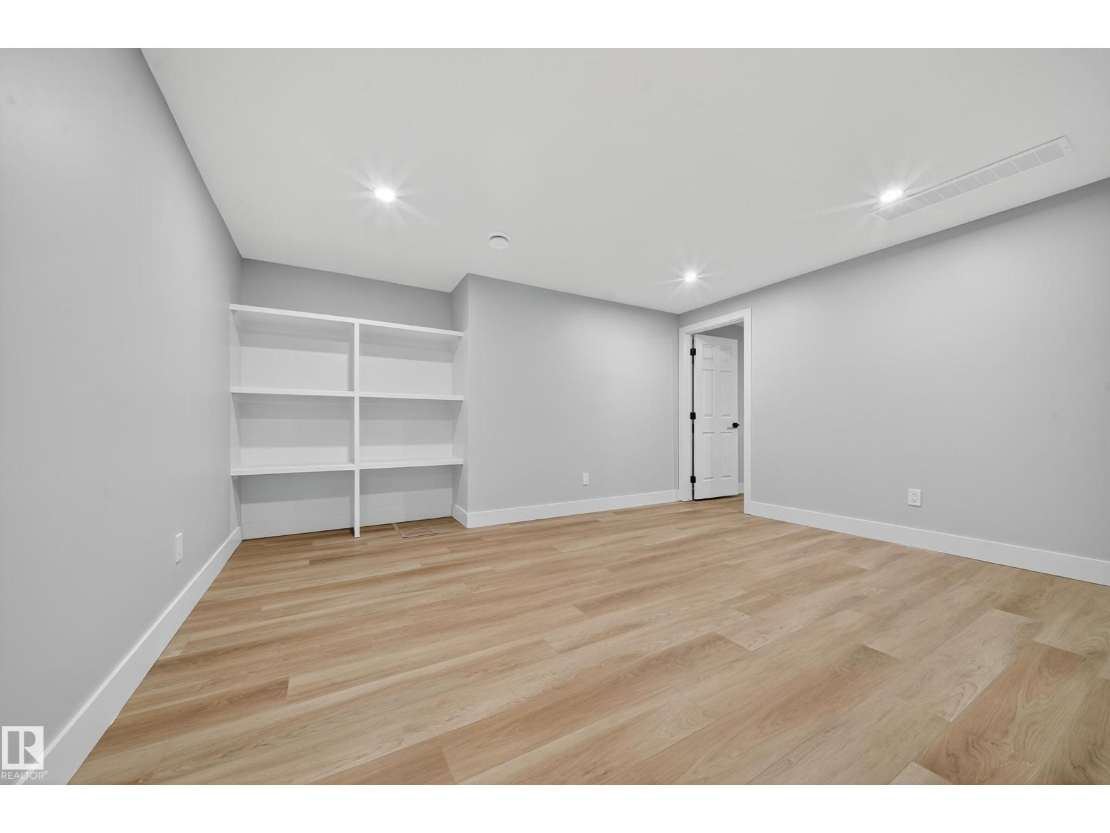 7820 22 AV NW, Edmonton