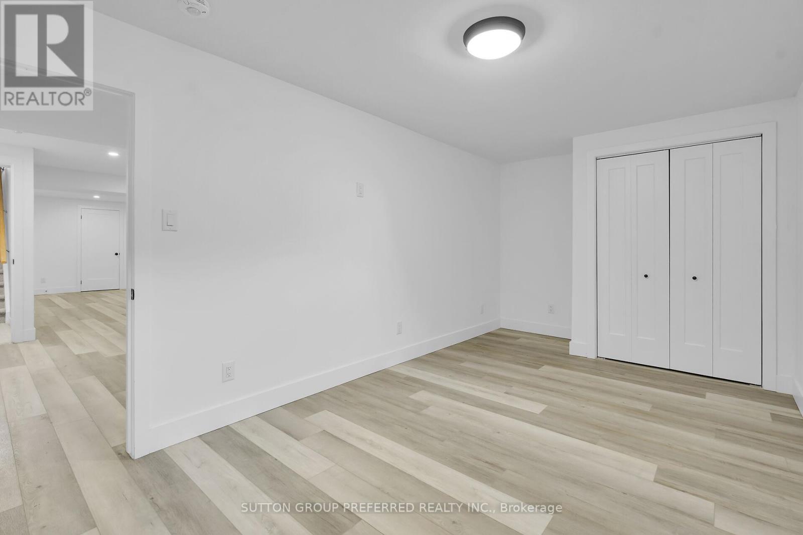 #12 800 COMMISSIONERS ROAD W - 30