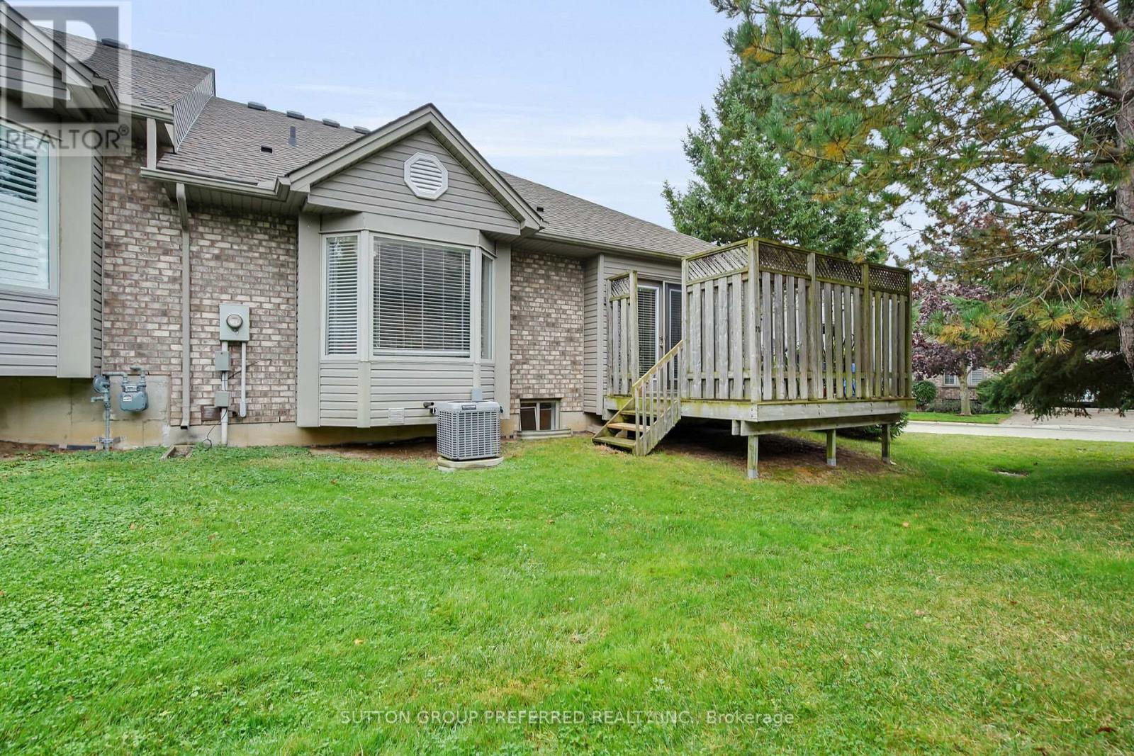 #12 800 COMMISSIONERS ROAD W - 38