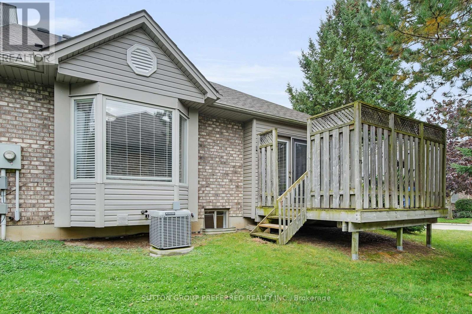 #12 800 COMMISSIONERS ROAD W - 39
