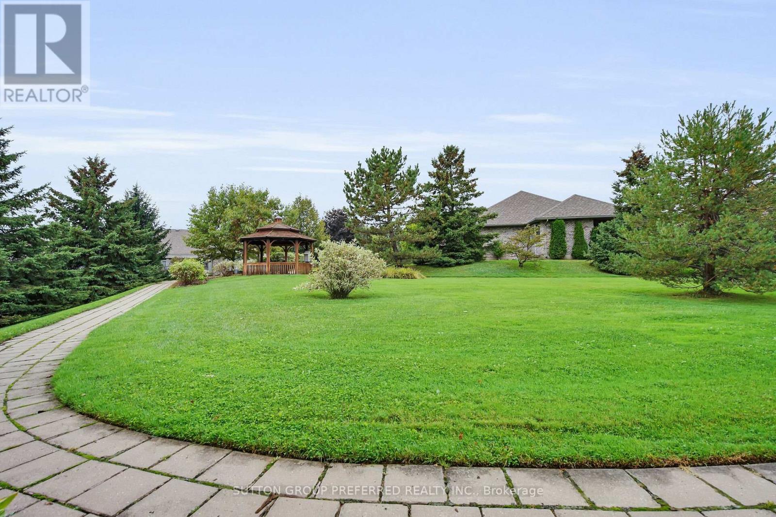 #12 800 COMMISSIONERS ROAD W - 40