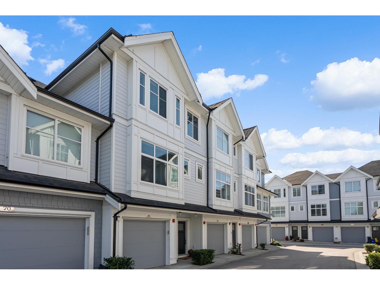 19 21688 52 AVENUE, Langley