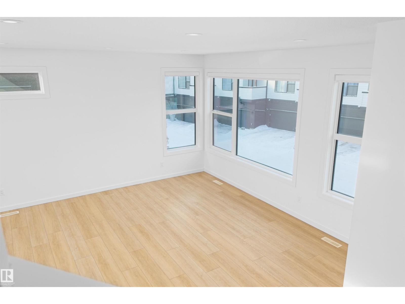 #4 5 RONDEAU DR, St. Albert