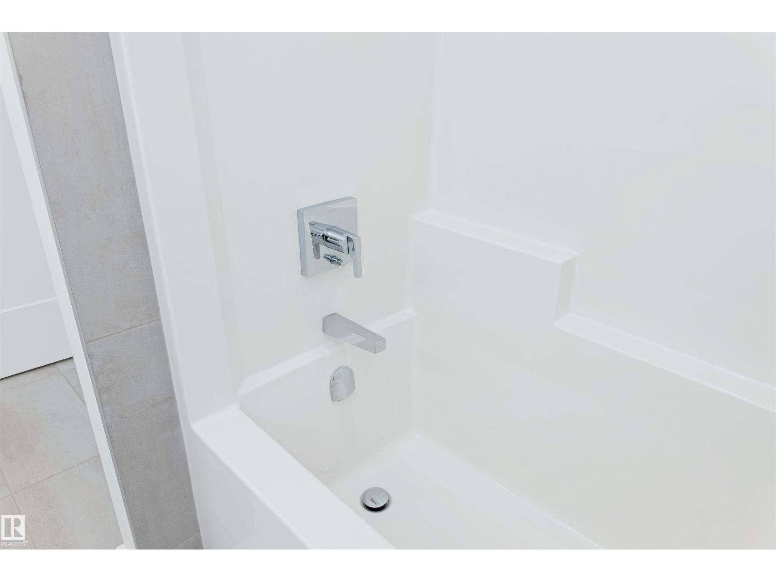 #4 5 RONDEAU DR, St. Albert