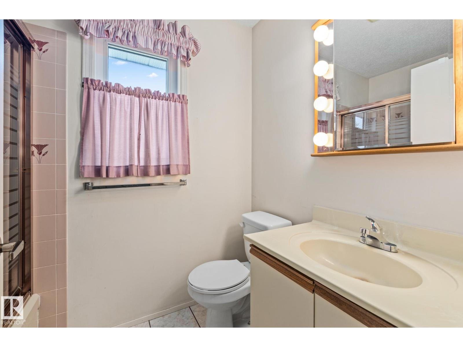 1126 105 ST NW, Edmonton