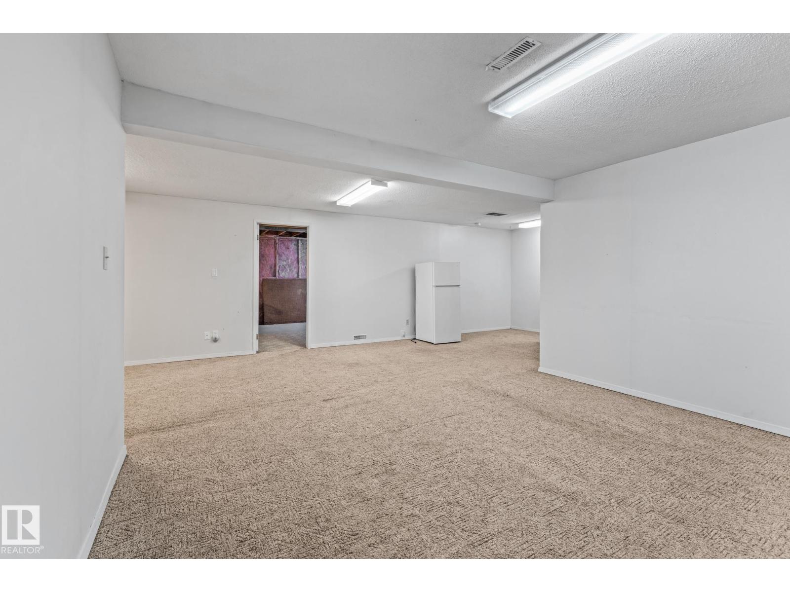 1126 105 ST NW, Edmonton