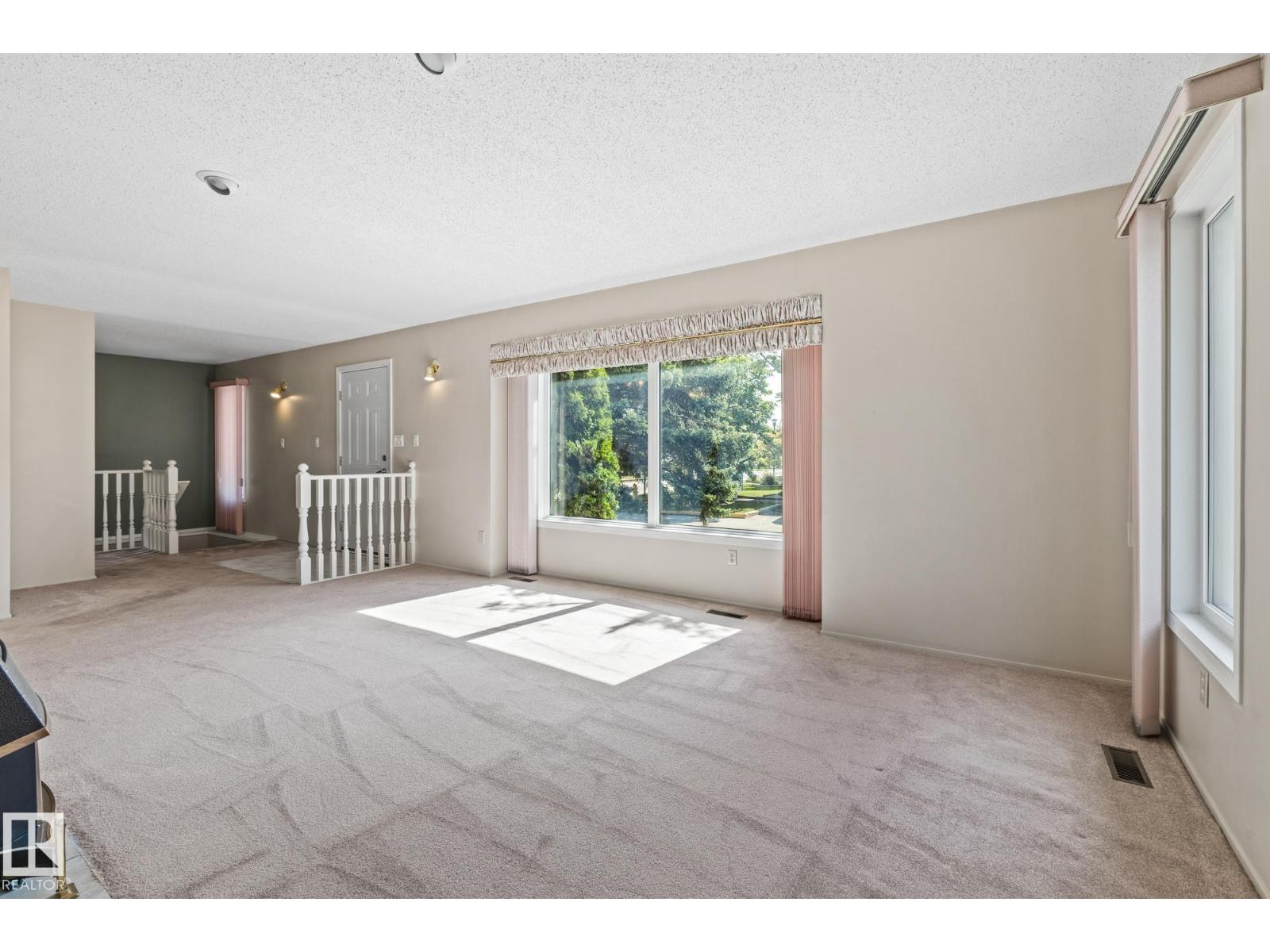 1126 105 ST NW, Edmonton