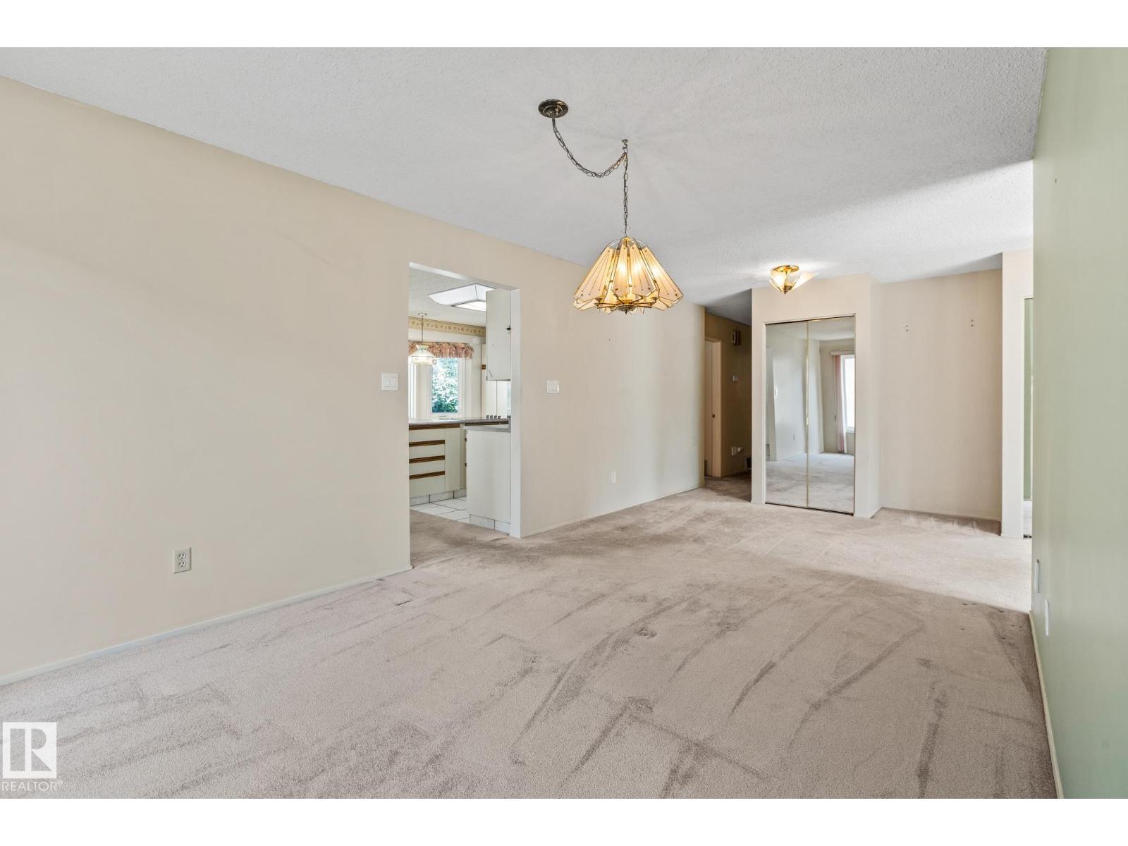 1126 105 ST NW, Edmonton