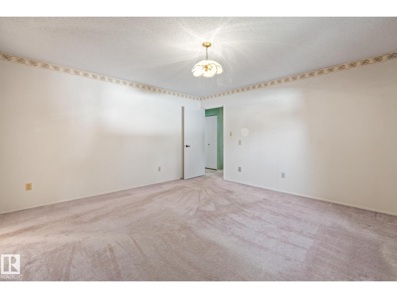 1126 105 ST NW, Edmonton