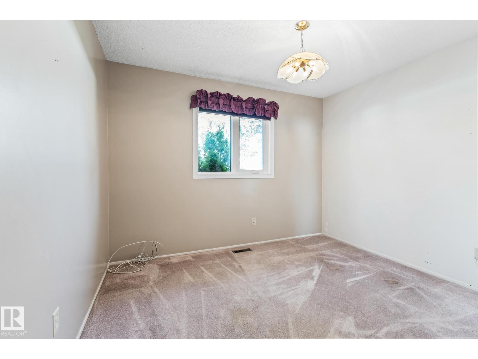 1126 105 ST NW, Edmonton