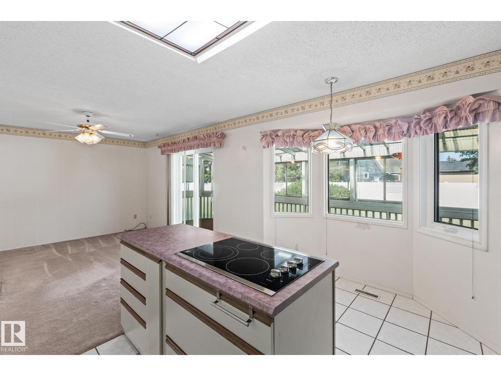 1126 105 ST NW, Edmonton