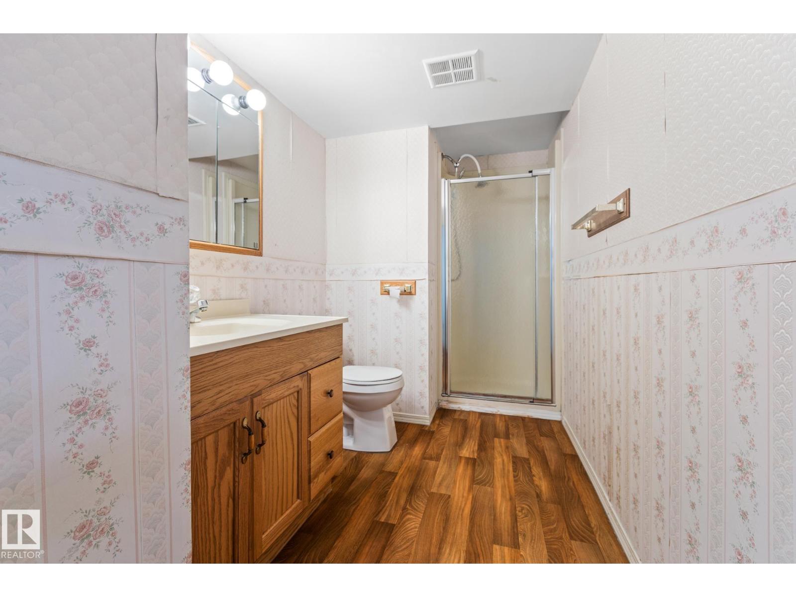 1126 105 ST NW, Edmonton