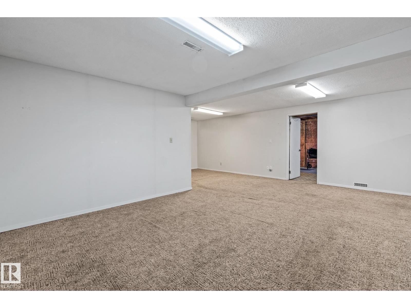 1126 105 ST NW, Edmonton