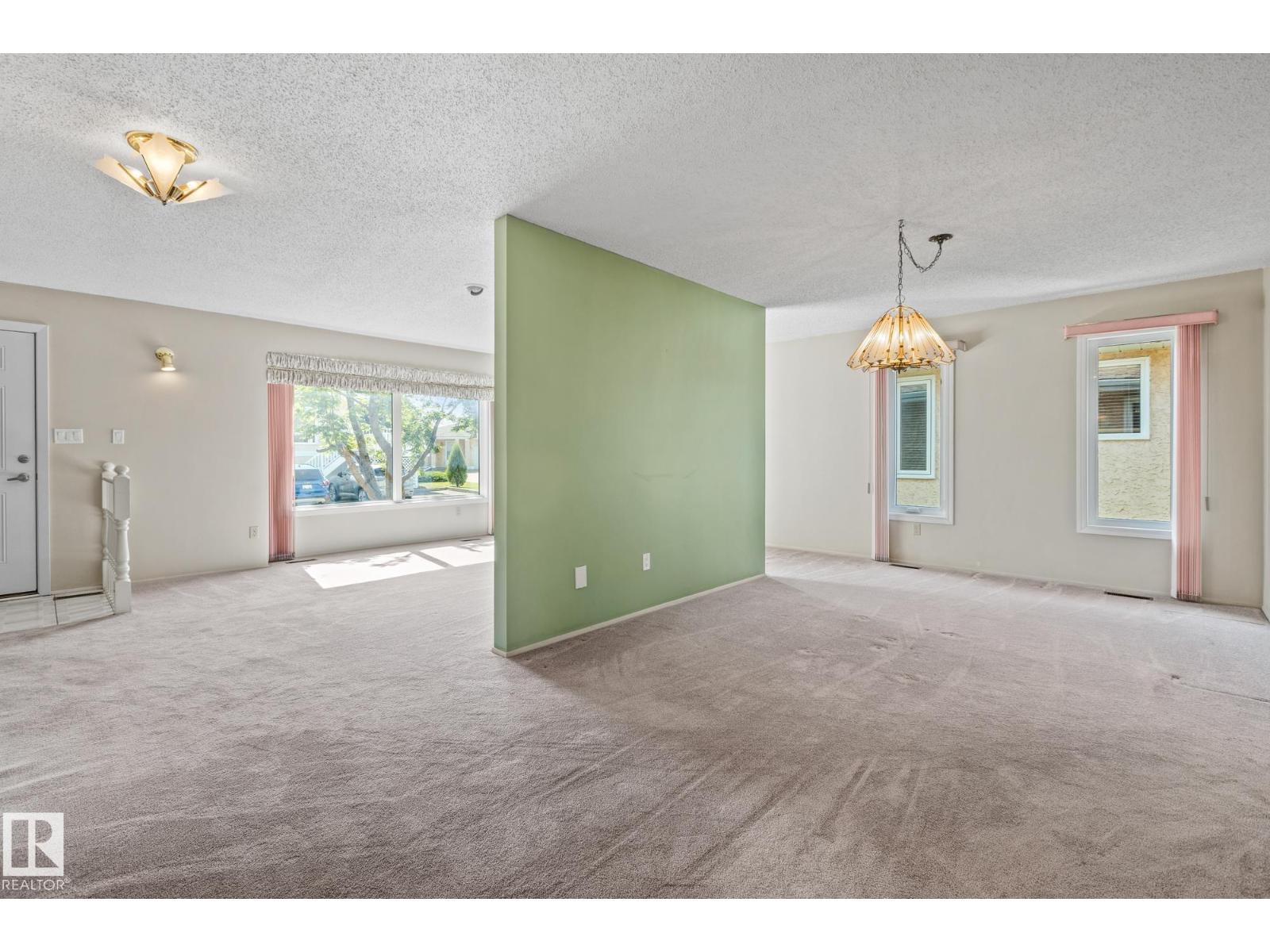 1126 105 ST NW, Edmonton