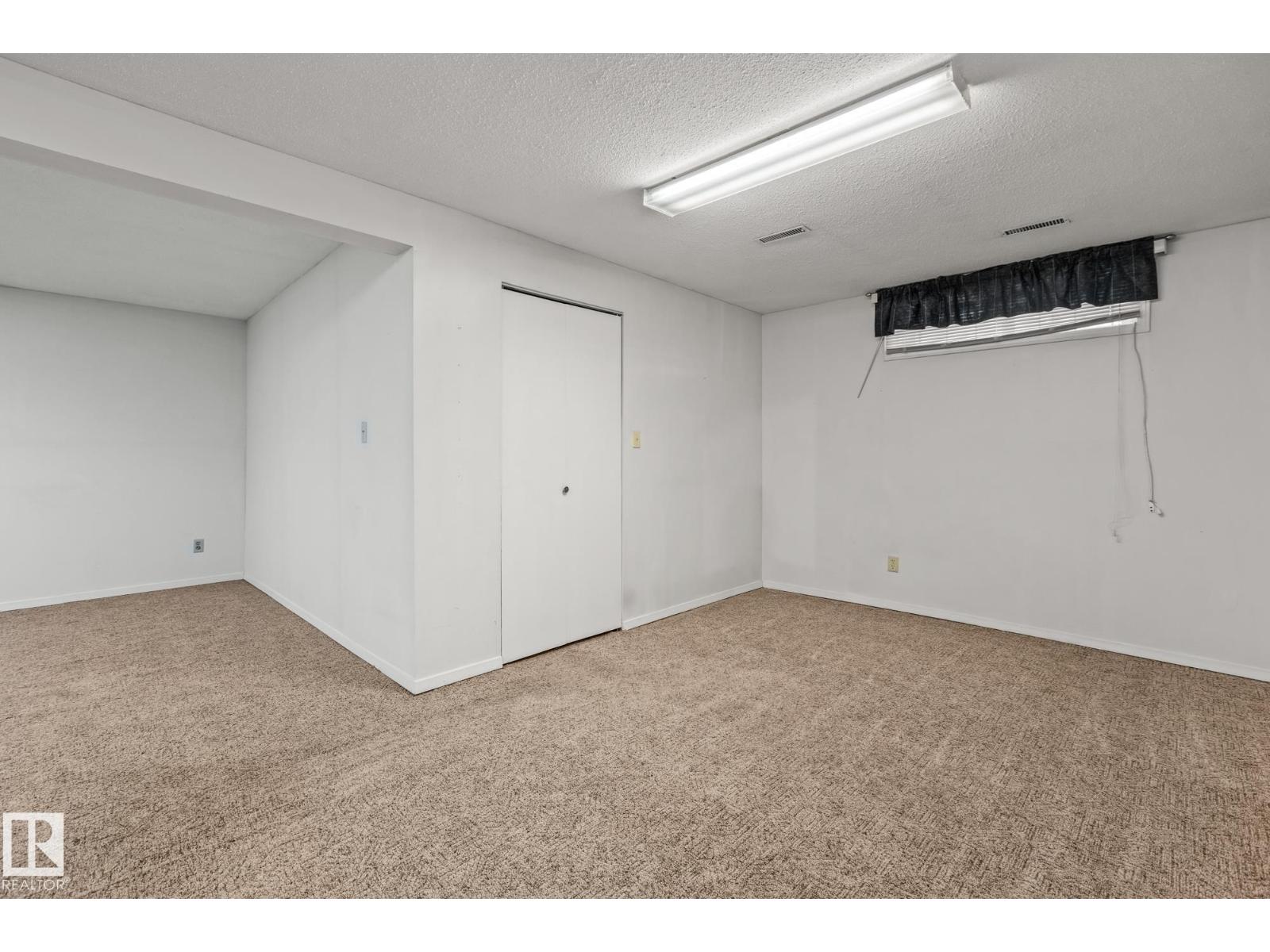 1126 105 ST NW, Edmonton