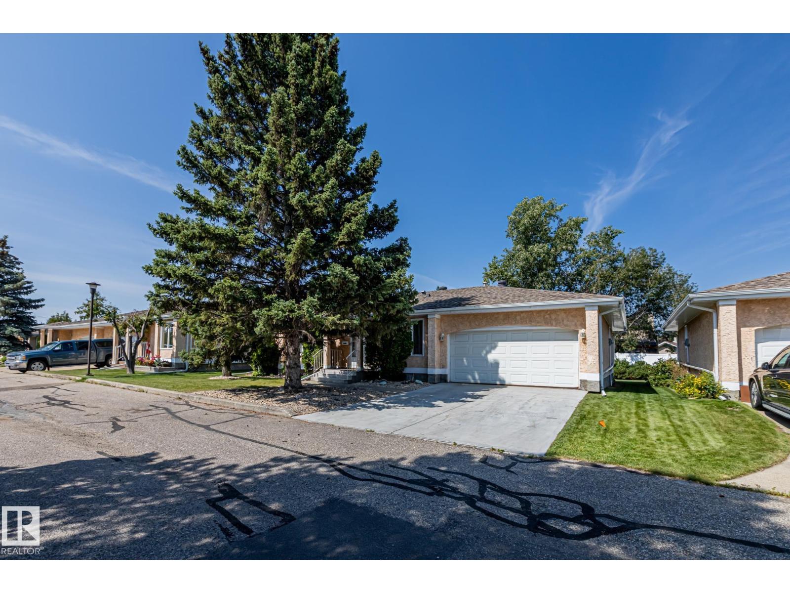 1126 105 ST NW, Edmonton