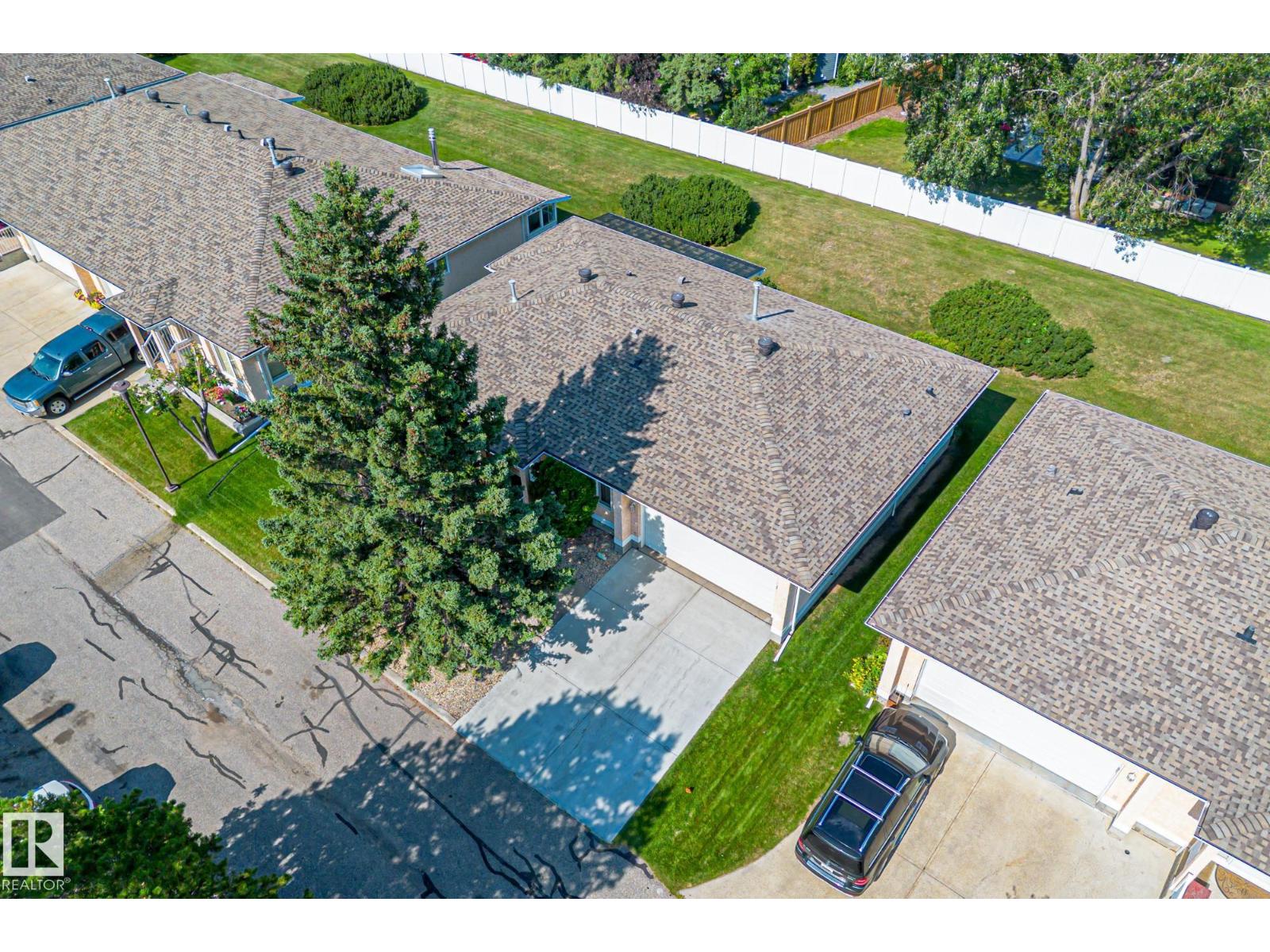 1126 105 ST NW, Edmonton