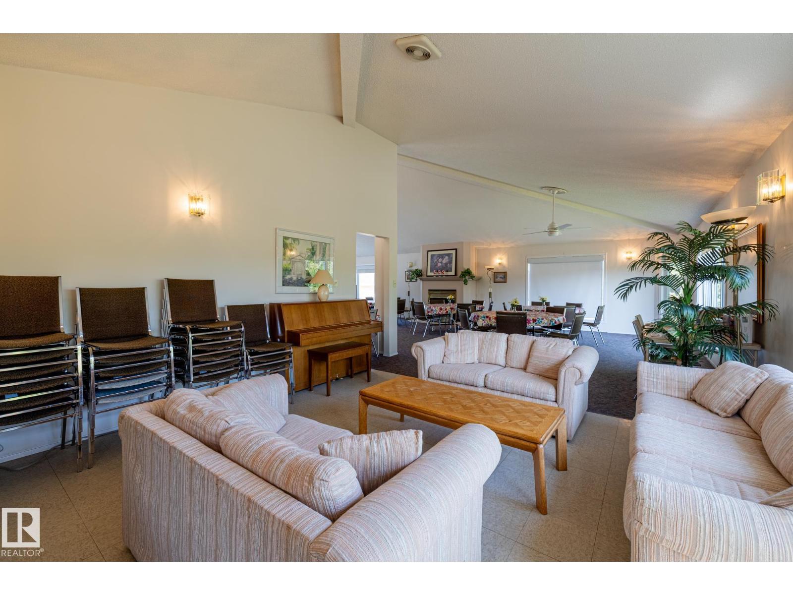 1126 105 ST NW, Edmonton