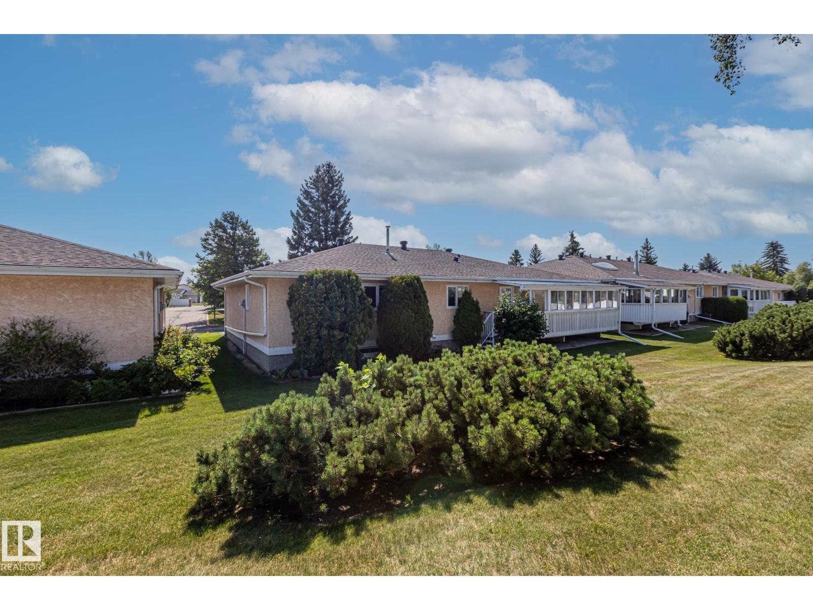 1126 105 ST NW, Edmonton