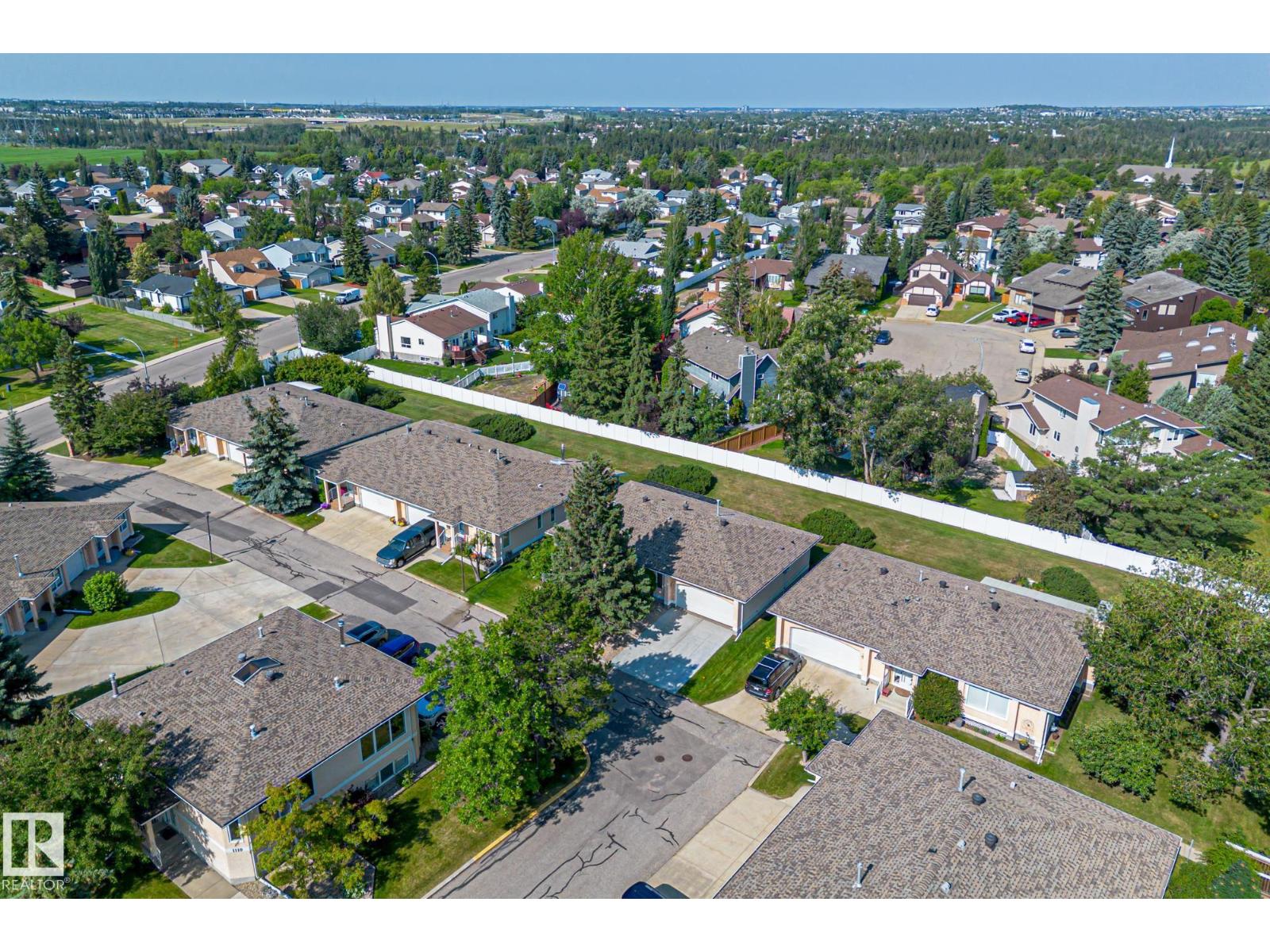 1126 105 ST NW, Edmonton