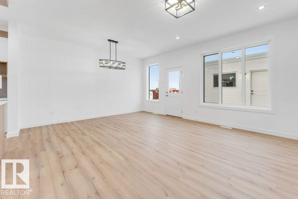 402 Crystal Creek link, Leduc