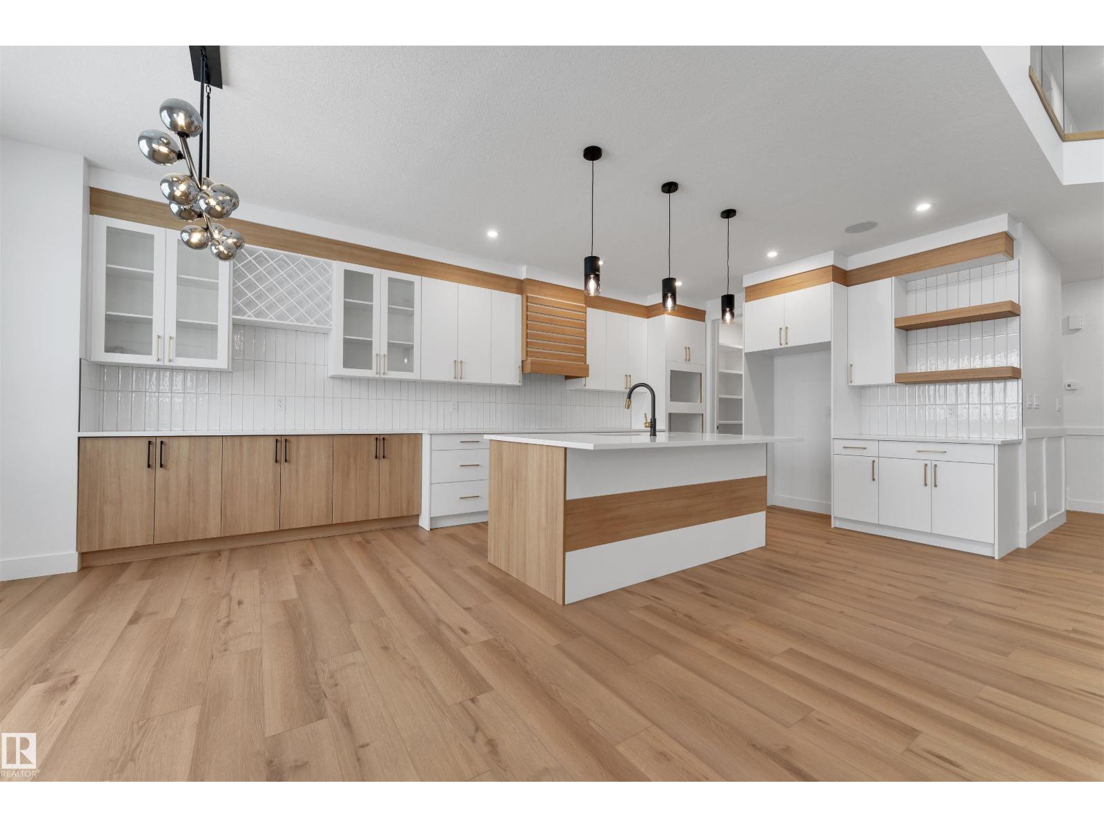 744 ASTORIA WY, Devon