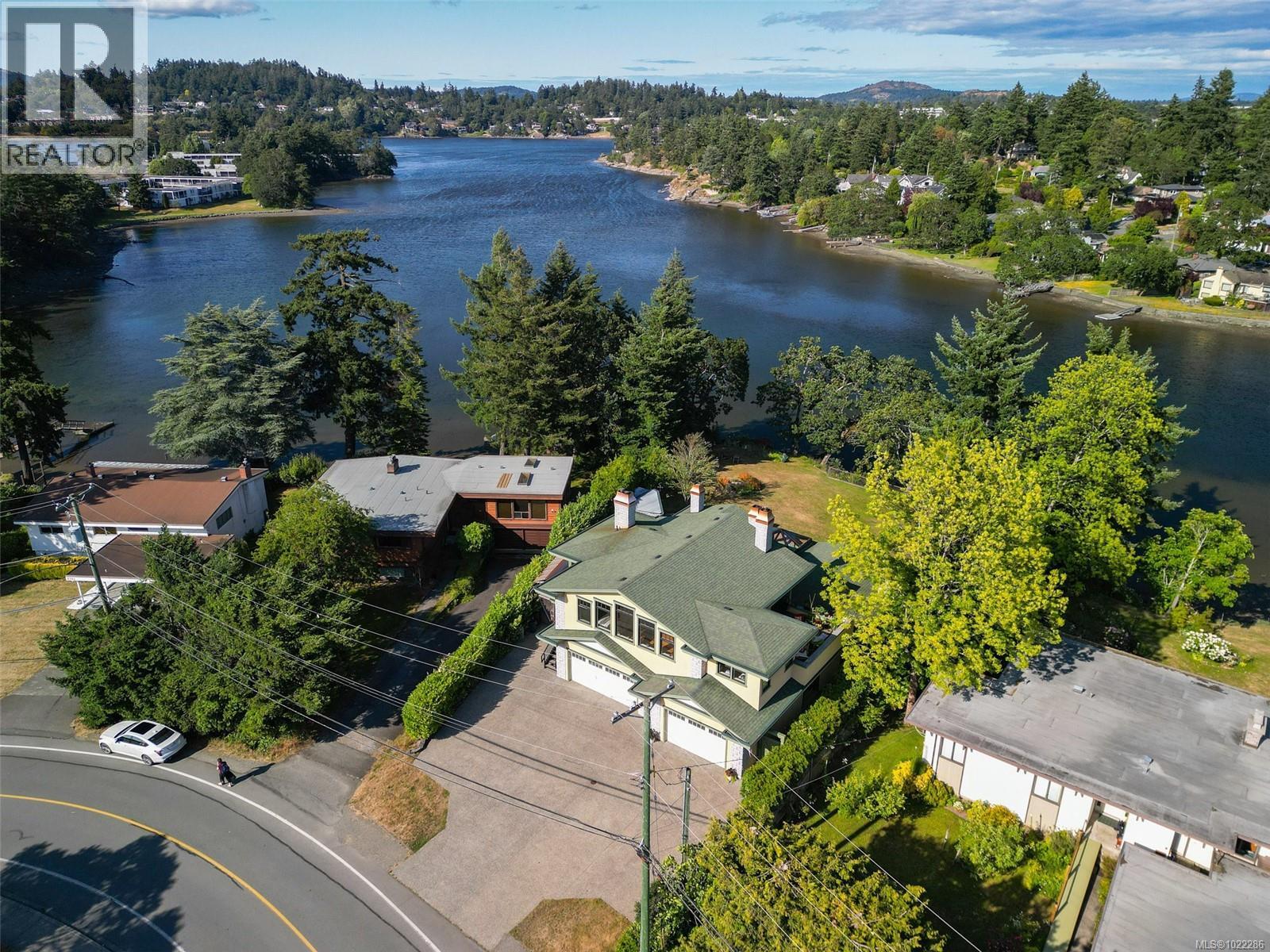 2751 Shoreline Dr, View Royal