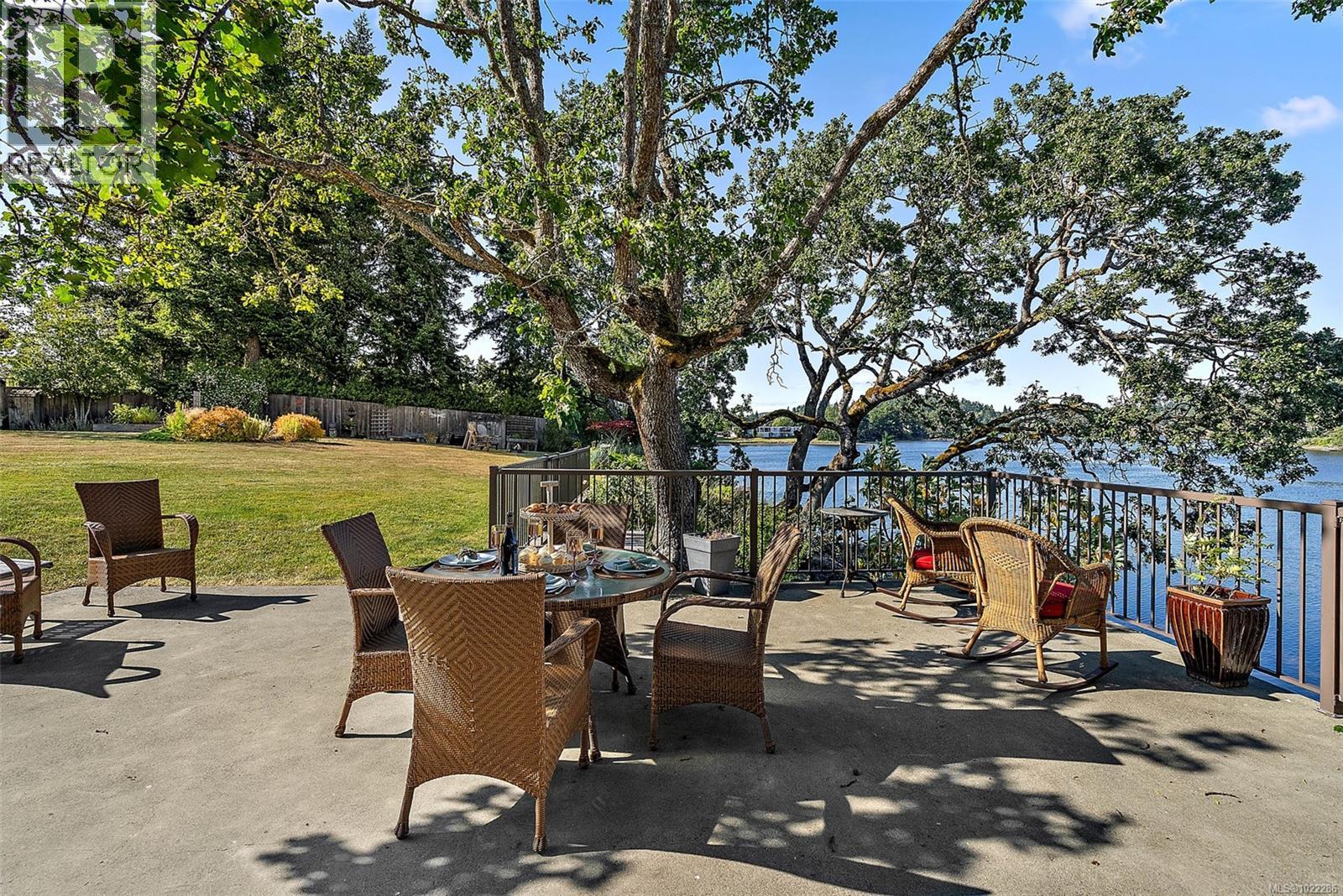 2751 Shoreline Dr, View Royal