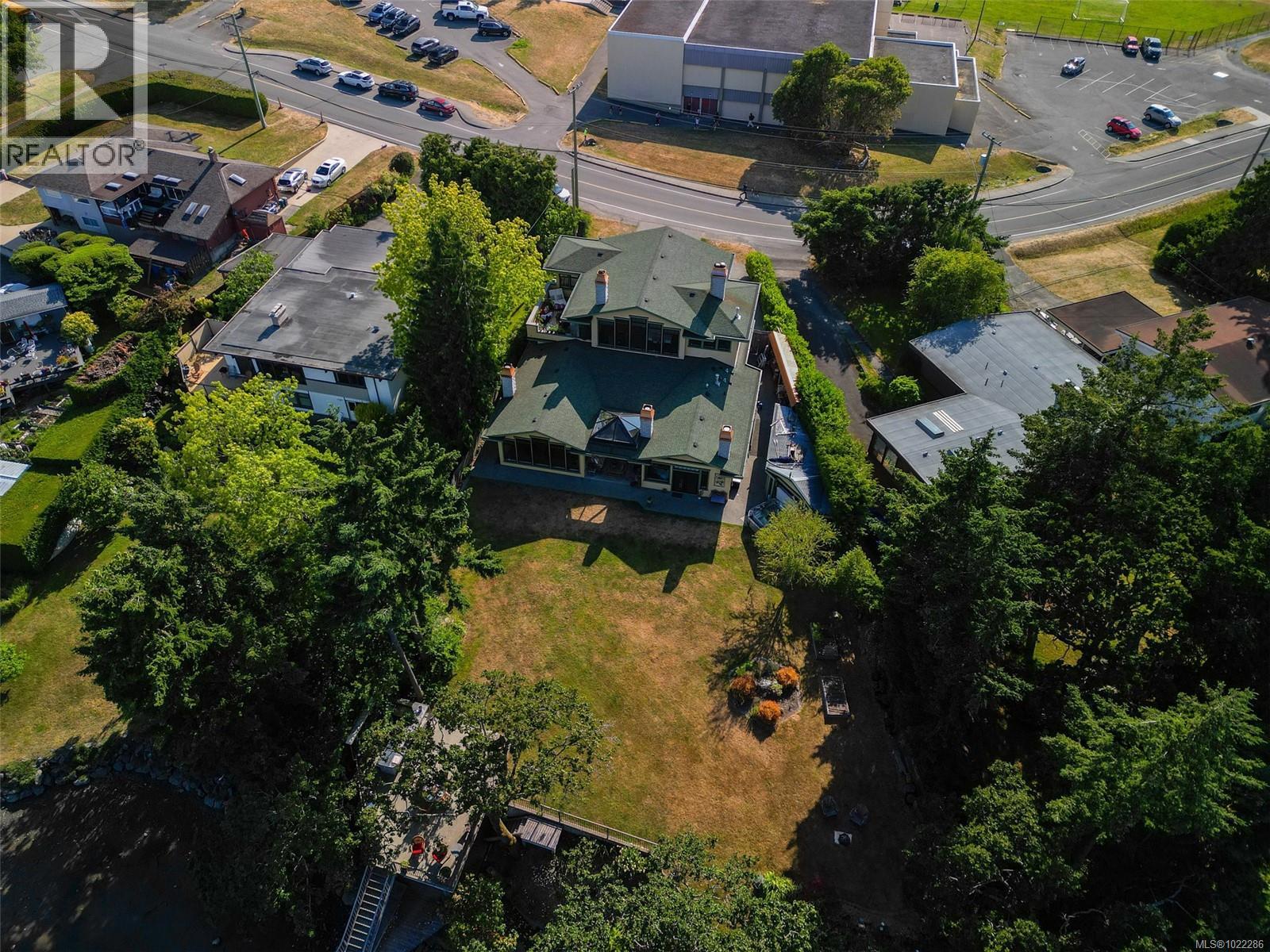 2751 Shoreline Dr, View Royal