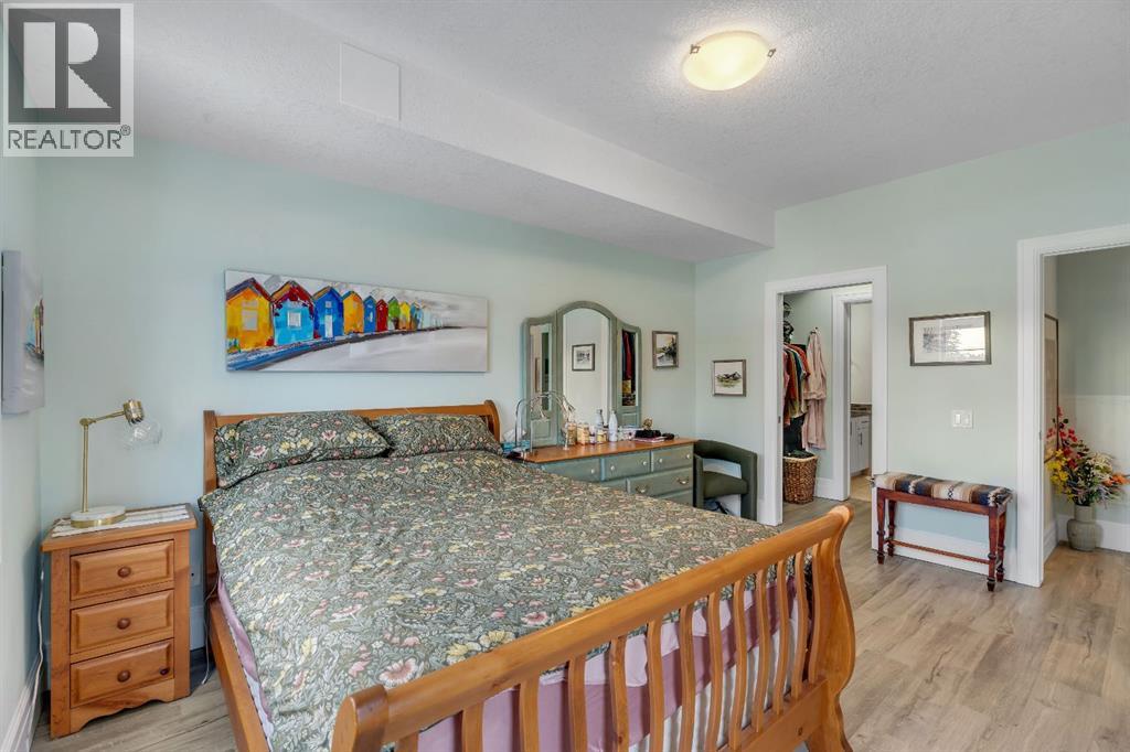 Single Family House for Sale in    Street NW Parkdale Calgary 