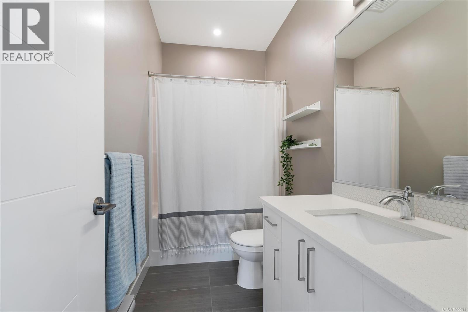 401 2783 Strathmore Road, Langford