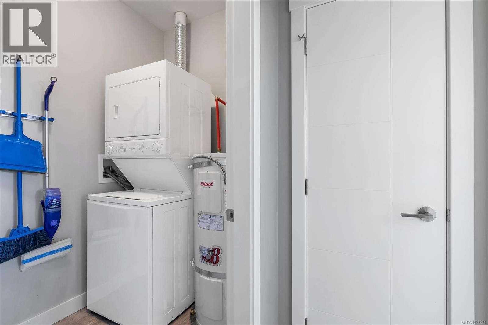 401 2783 Strathmore Road, Langford