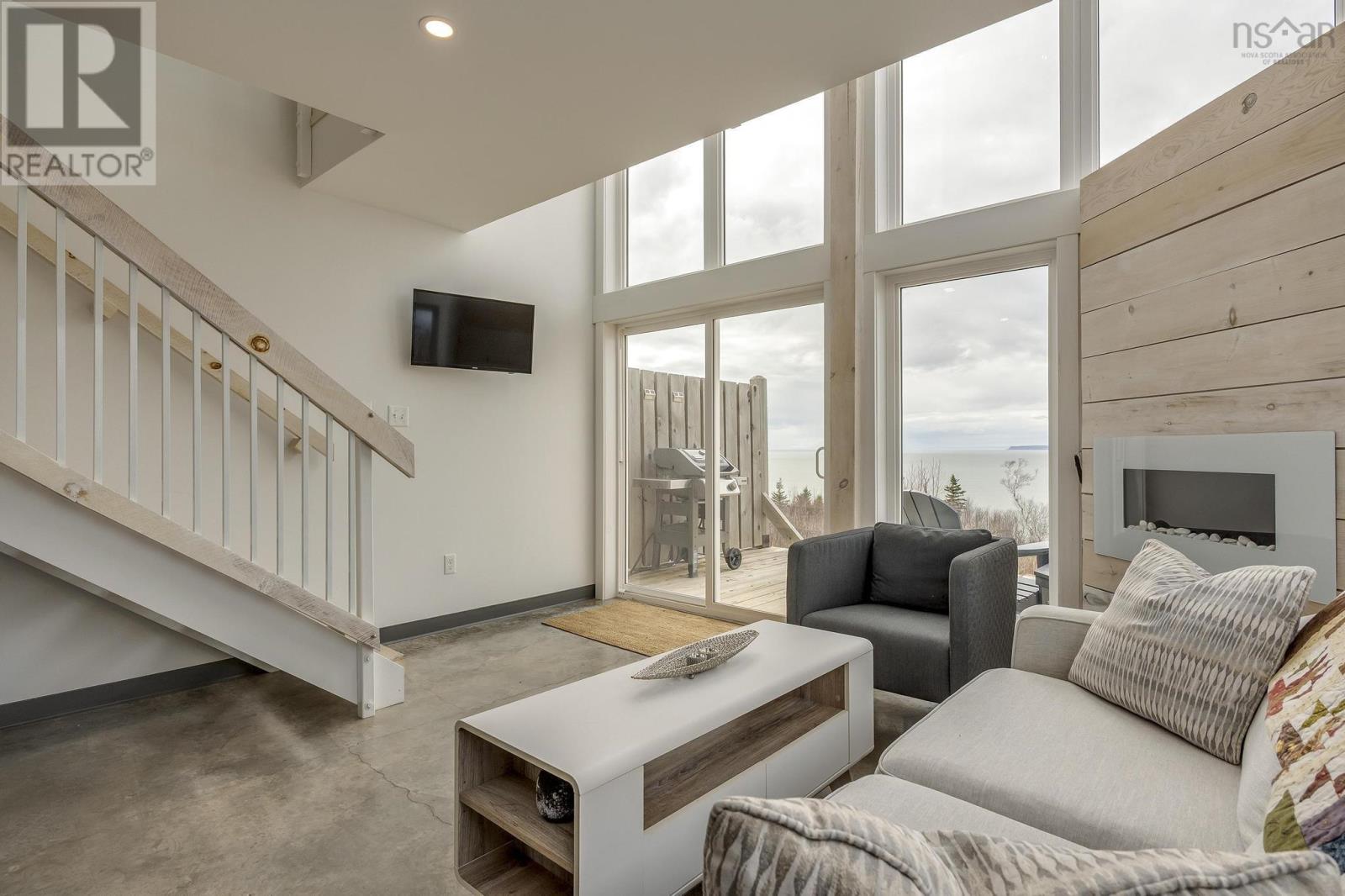 Property 15 of 44 of 83/85 Russia Road