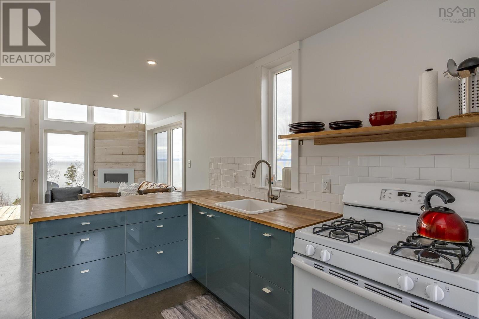 Property 39 of 44 of 83/85 Russia Road