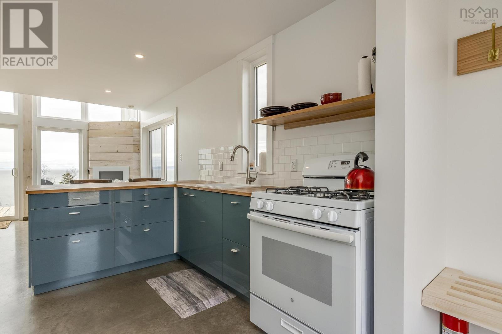 Property 7 of 44 of 83/85 Russia Road