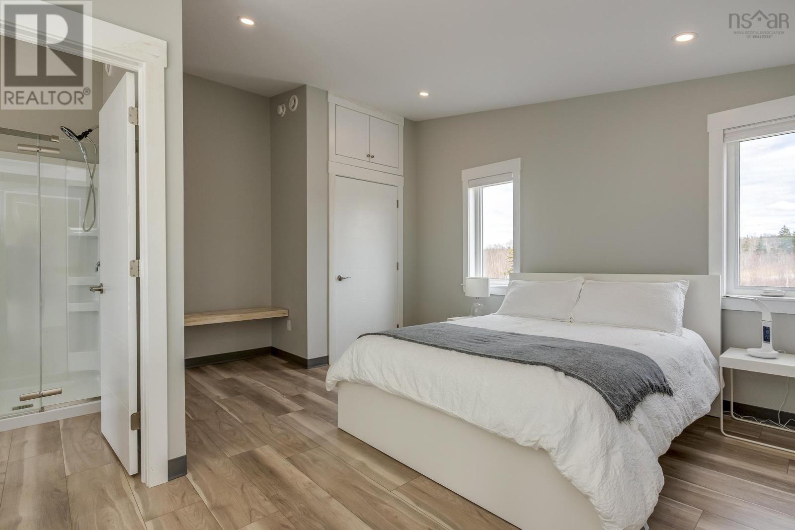 Property 6 of 44 of 83/85 Russia Road