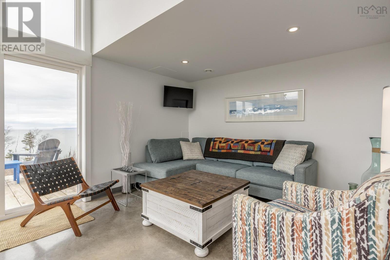 Property 37 of 44 of 83/85 Russia Road