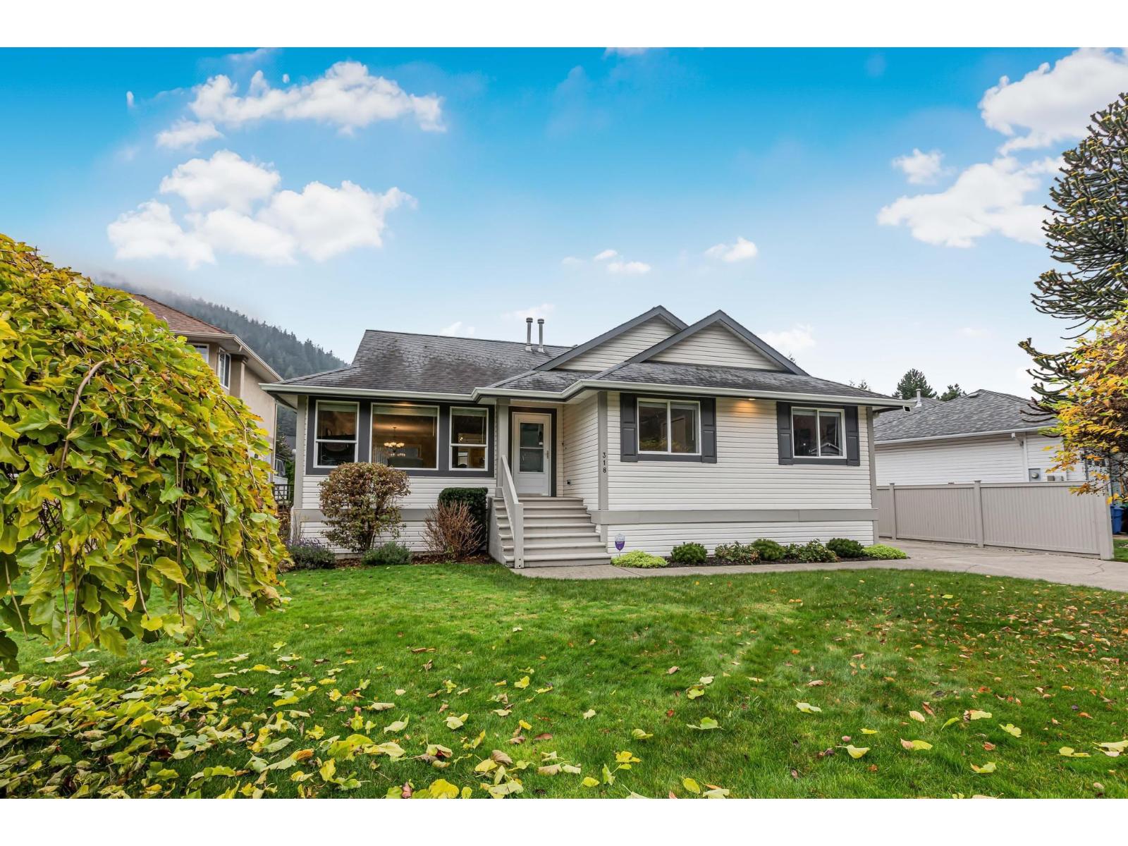 318 MIAMI RIVER DRIVE, Harrison Hot Springs, Harrison Hot Springs