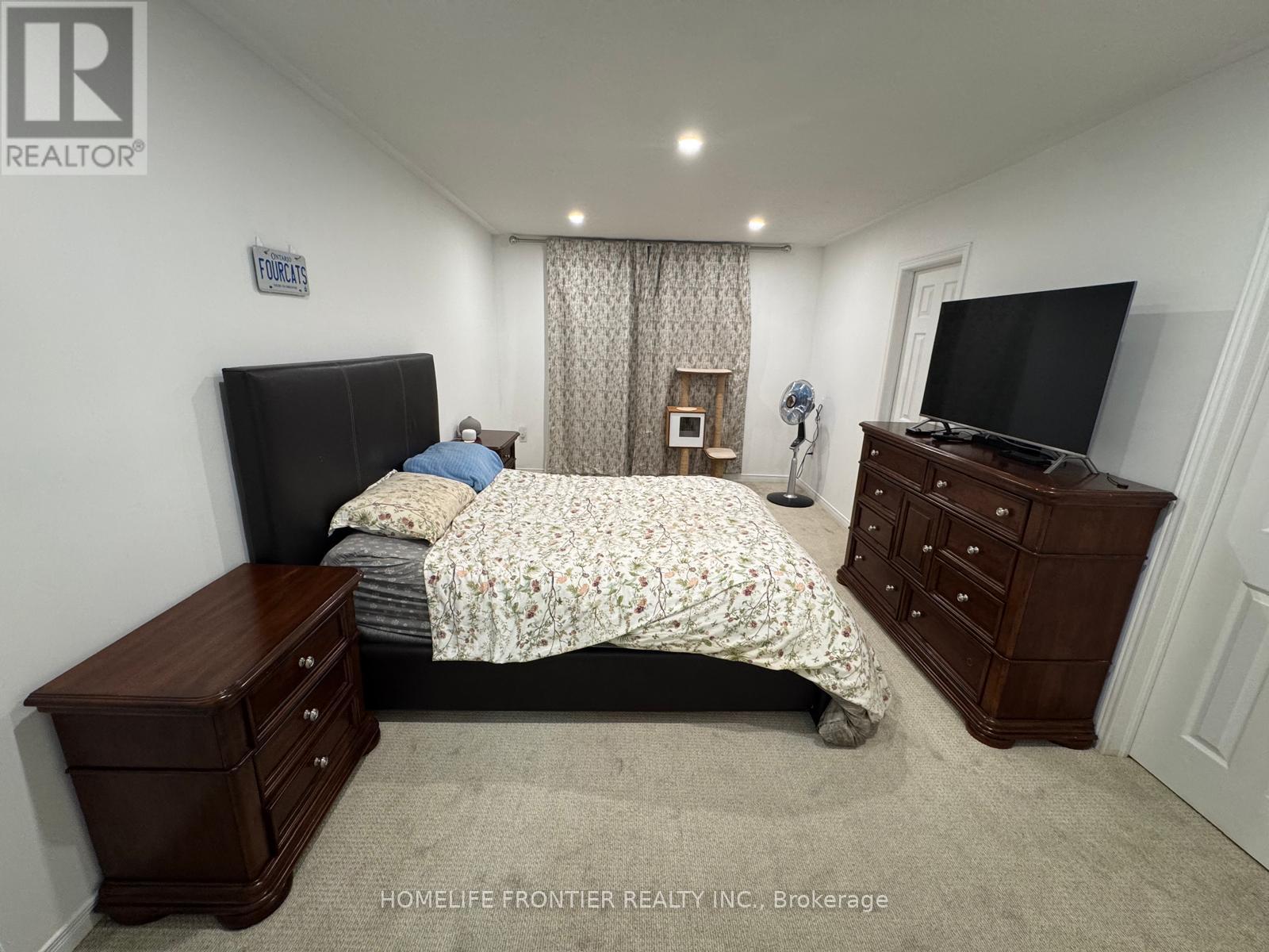 14 BARR CRESCENT - 11
