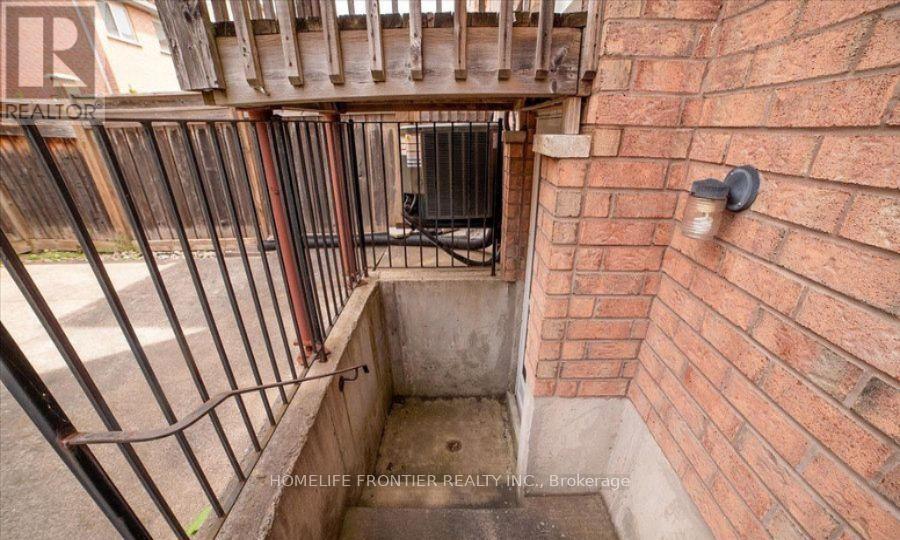 14 BARR CRESCENT - 18