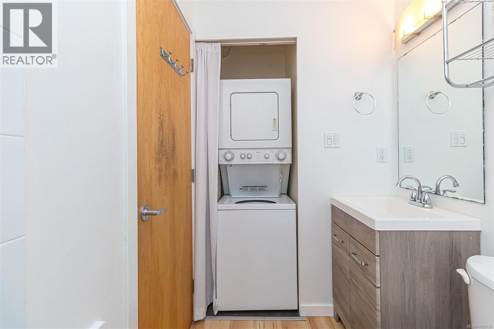 205 848 Mason Street, Victoria