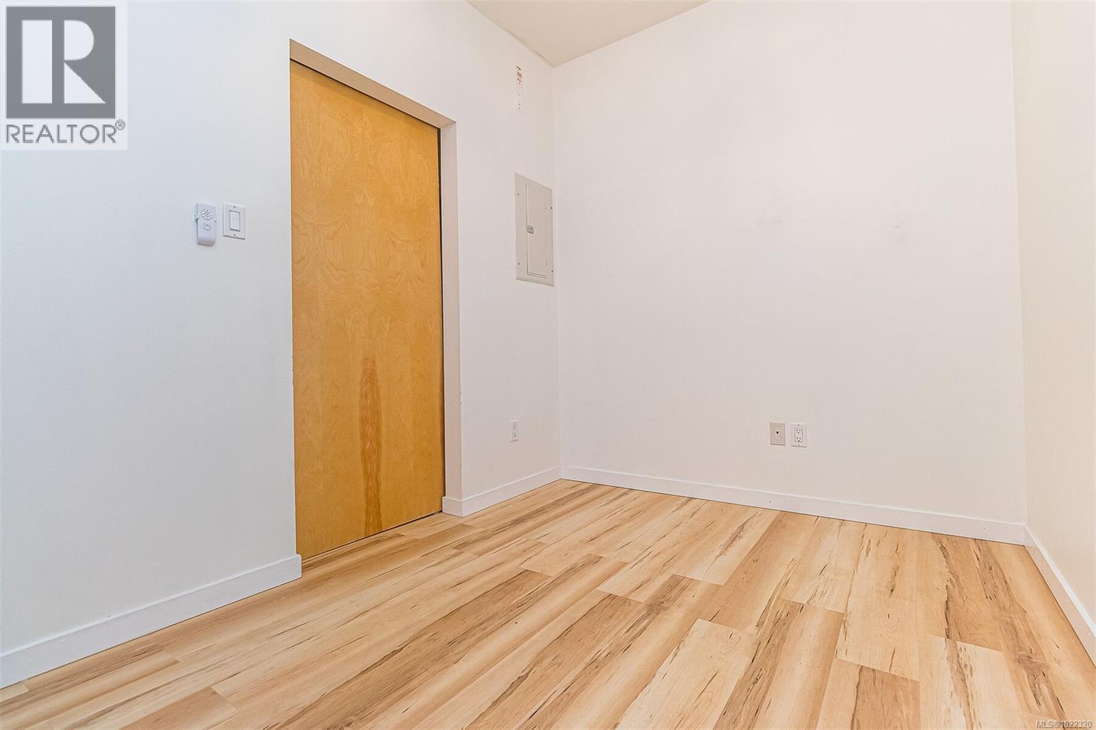 205 848 Mason Street, Victoria