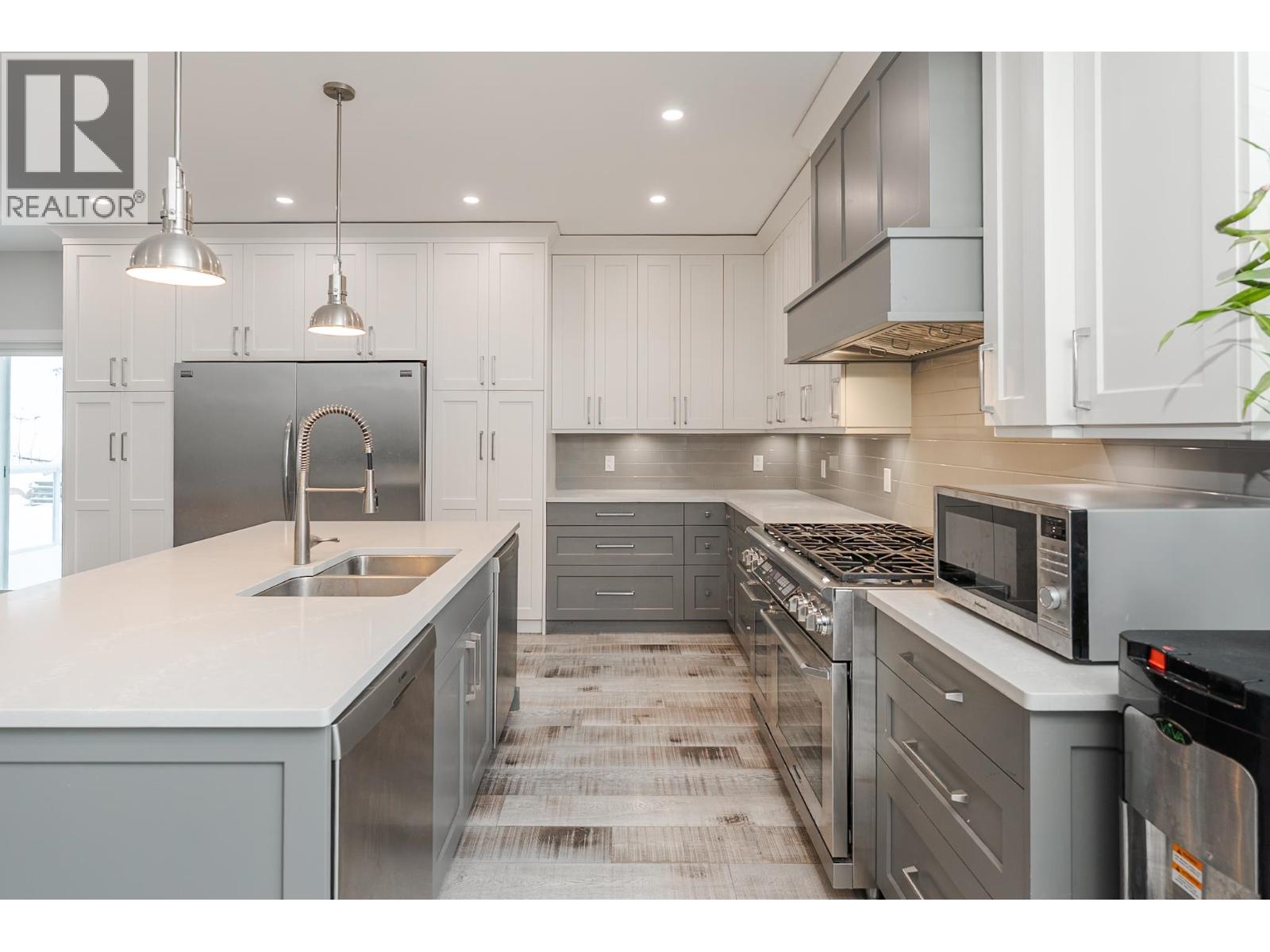 3350 HILLSIDE DRIVE, Prince George