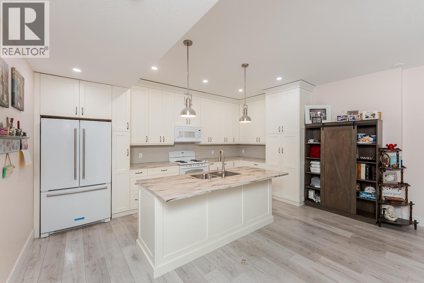 3350 HILLSIDE DRIVE, Prince George