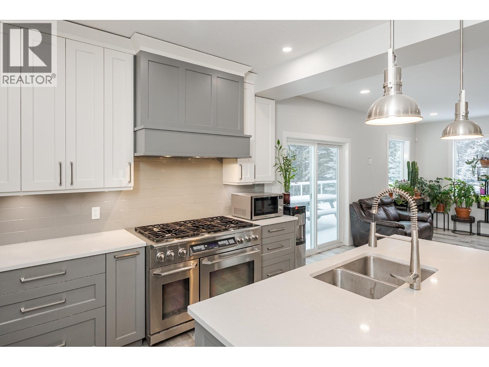 3350 HILLSIDE DRIVE, Prince George